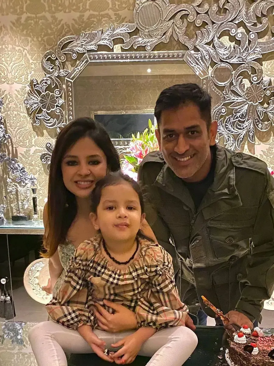 7 Best pictures of MS Dhoni and family