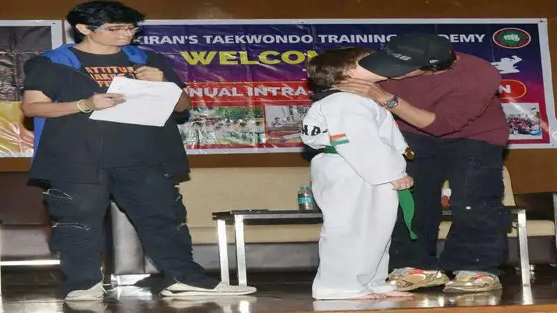 Shah Rukh Khan’s son AbRam wins Taekwondo match; receives medal from his father