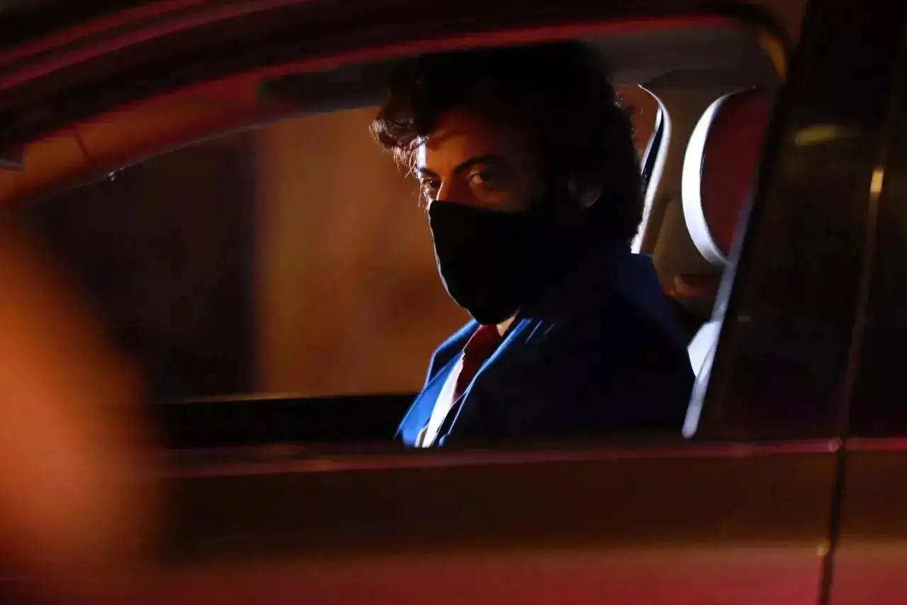 Rahul Bhatt wearing a mask in Kennedy