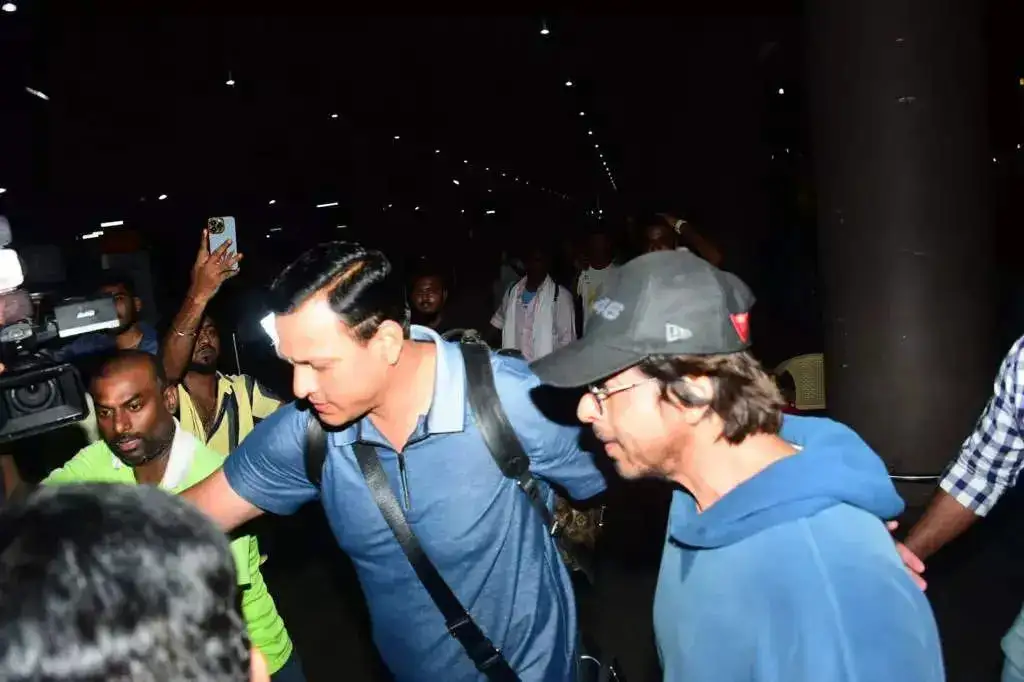 Shah Rukh Khan at Mumbai airport