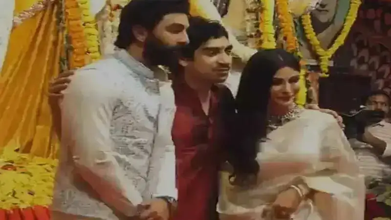 Mouni roy durga pooja