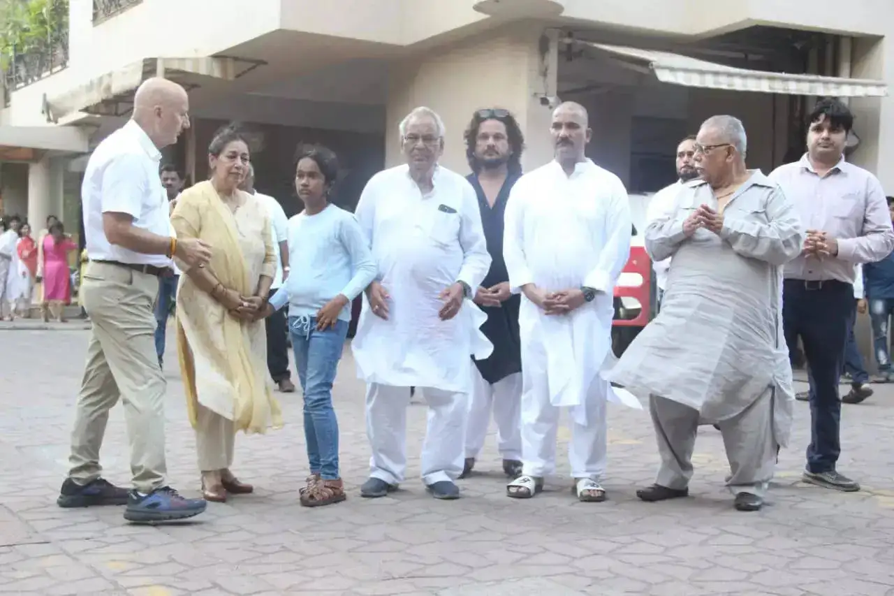 Satish Kaushik's prayer meet