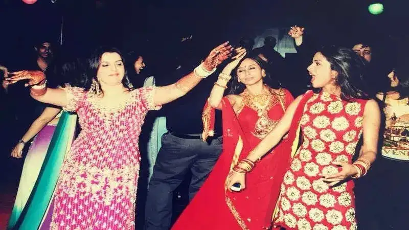 Throwback picture from “drunk dulhan” Farah Khan’s sangeet featuring Priyanka & Rani Mukherjee