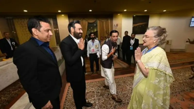 Asha Parekh and Ajay Devgn attend National Film Awards in Delhi!