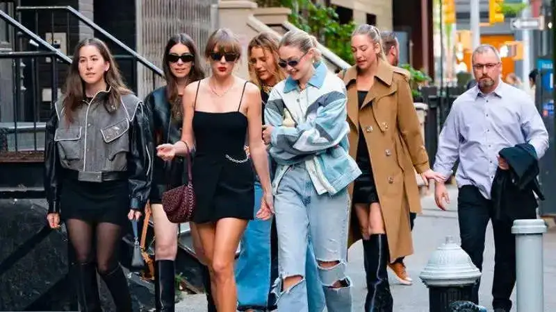 Taylor Swift steps out with Gigi Hadid and Haim sisters weeks after break up