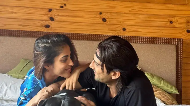 Prateik Babbar's heartfelt birthday wish to ladylove Priya Banerjee will melt your heart