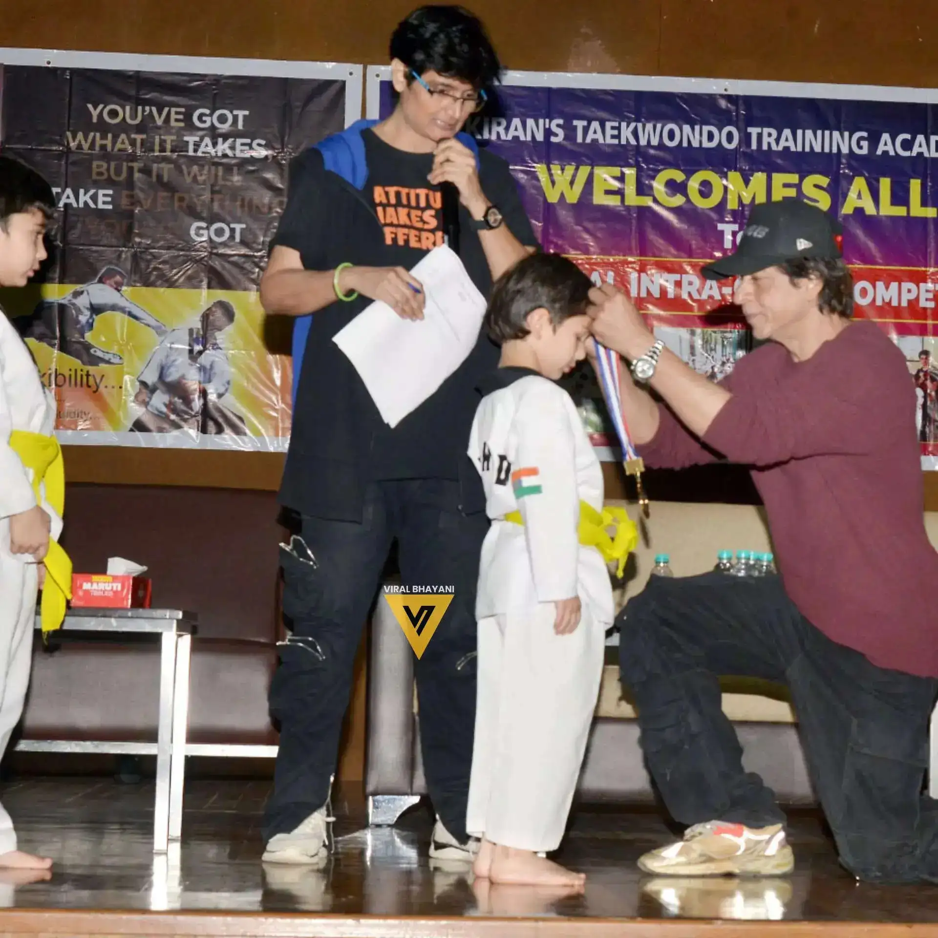 Shah Rukh khan presenting medal to Taimur Ali Khan