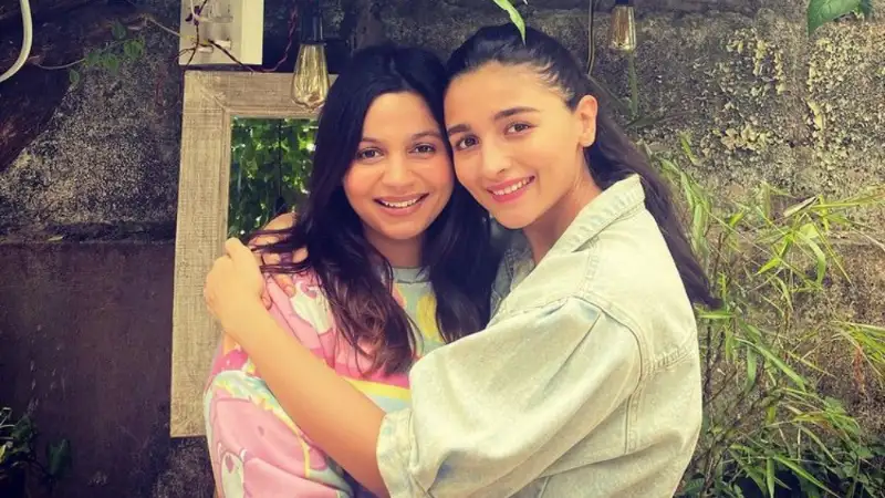 Alia Bhatt shares adorable note she got from sister Shaheen Bhatt on World Siblings Day!