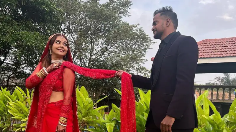 Devoleena Bhattacharjee marries gym trainer Shanwaz, shares adorable pictures from Lonavala wedding