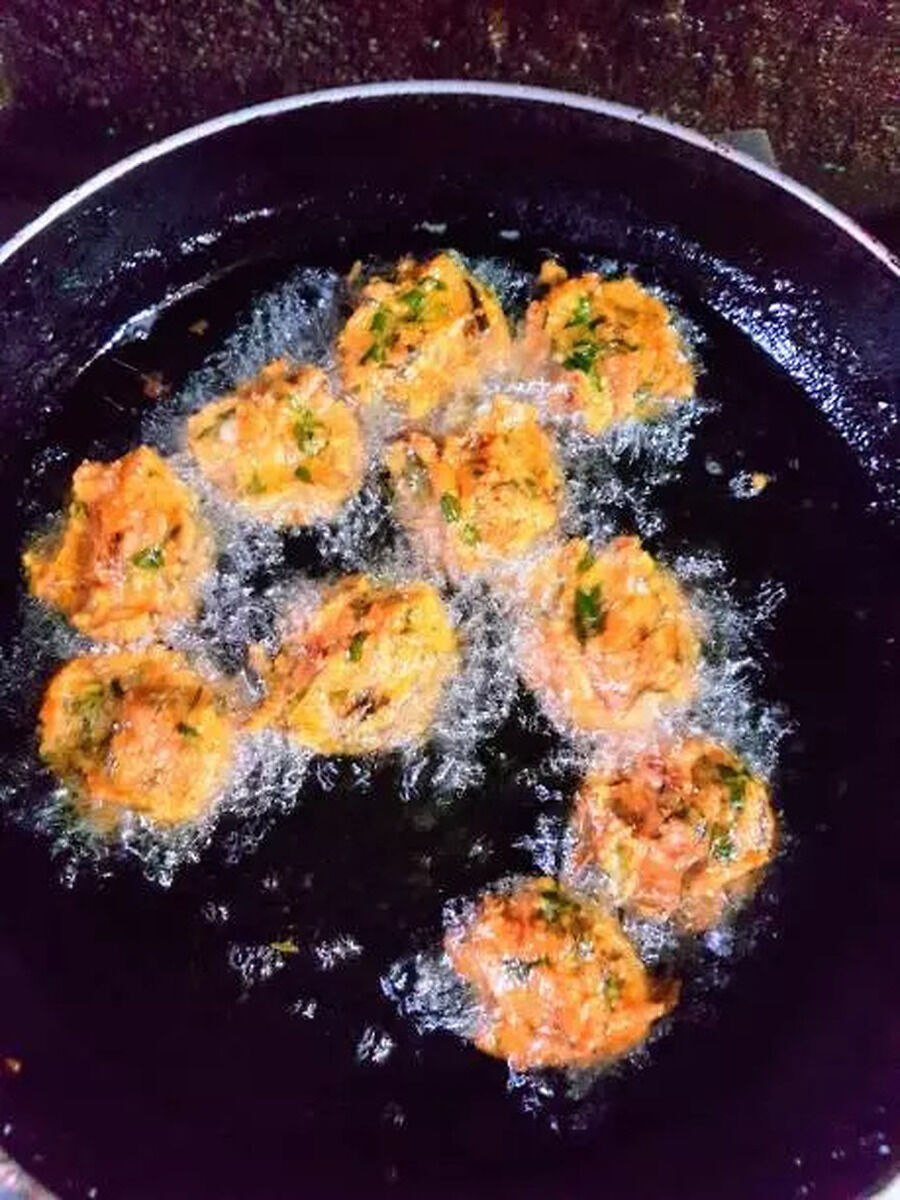 8 Tips To Reduce Oil Absorption While Deep Frying | Times Now
