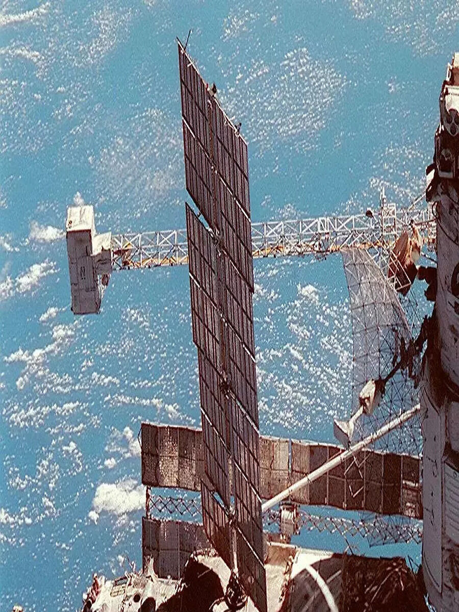 mir the first permanent space station which has taken mausoleum in the ...