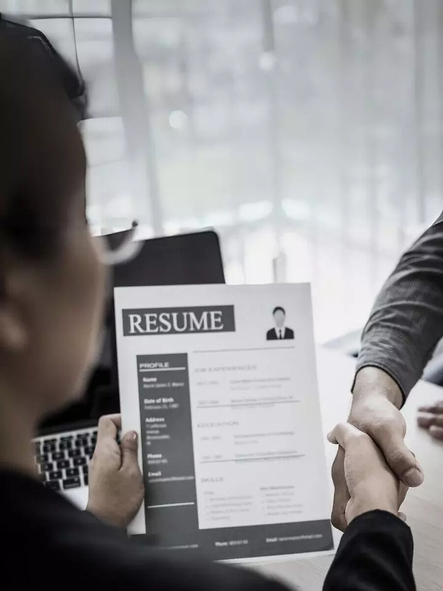 10 FREE Resume Making Apps in 2023: Canva, Enhancv, Flowcv, Overlead ...