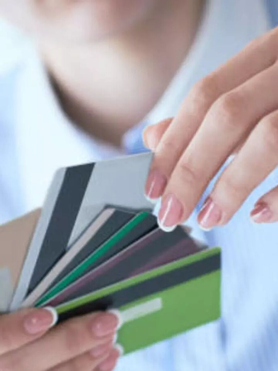 Debit Card EMI के बारे में पता है? ऐसे उठाएं फायदा | ET Now Swadesh