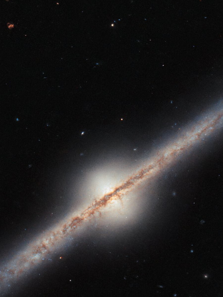 7 Latest Images Of Galaxies Captured By NASA: NGC 2090