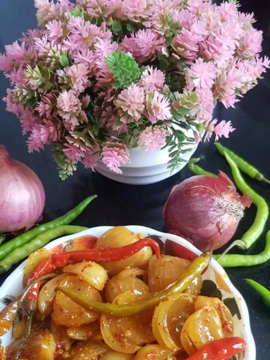 10 Minute Easy Pyaaz Mirchi Achar Recipe To Enjoy With Every Meal ...