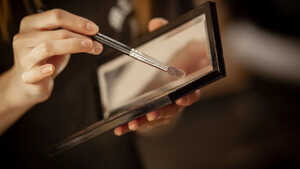 Best Foundation For Oily Skin अब पाएं फ़्लावलेस और ऑयल फ़्री स्किन