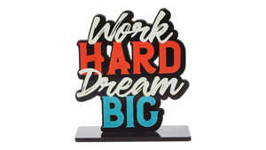 इन डेकोर पीस से अपने ऑफिस डेस्क को बनाएं खूबसूरत