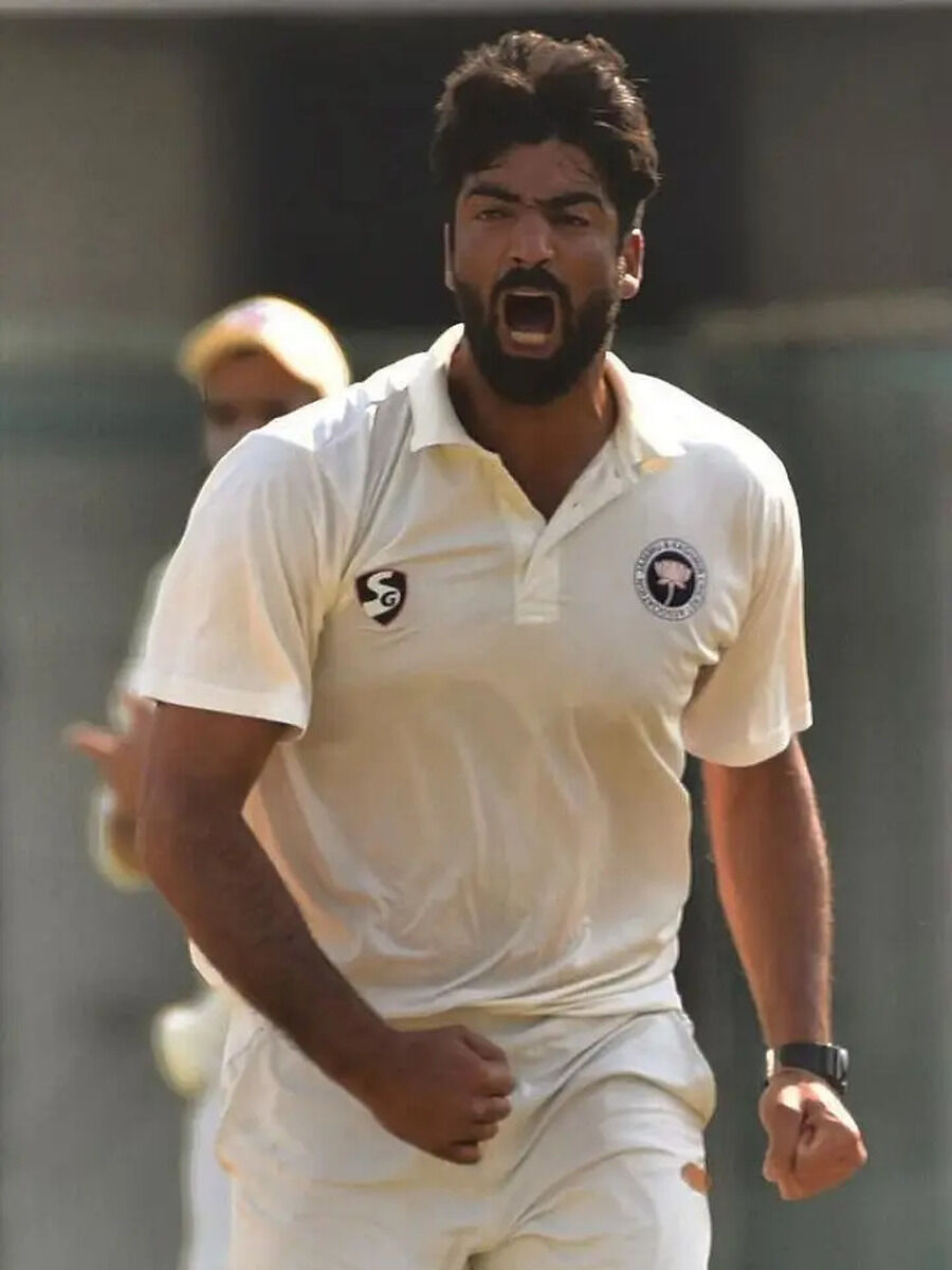 Who is umar nazir mir Jammu & Kashmir Pacer Out Rohit sharma in Ranji ...