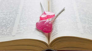 6 किताबें जो इस वैलेंटाइन डे आप अपने पार्टनर को गिफ्ट कर सकते हैं