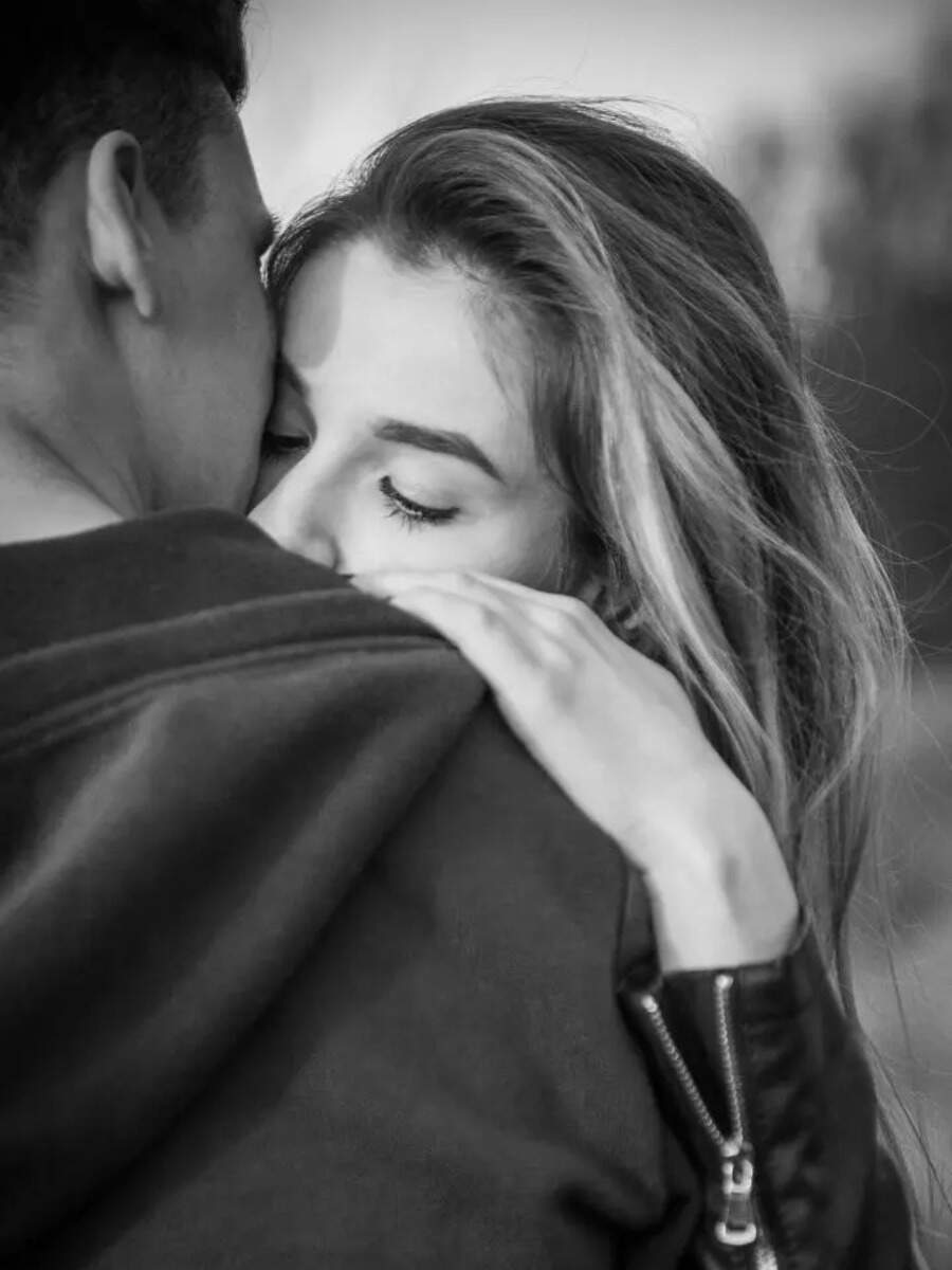 Hug Day 2025: Best Quotes To Send Across Your Significant Other