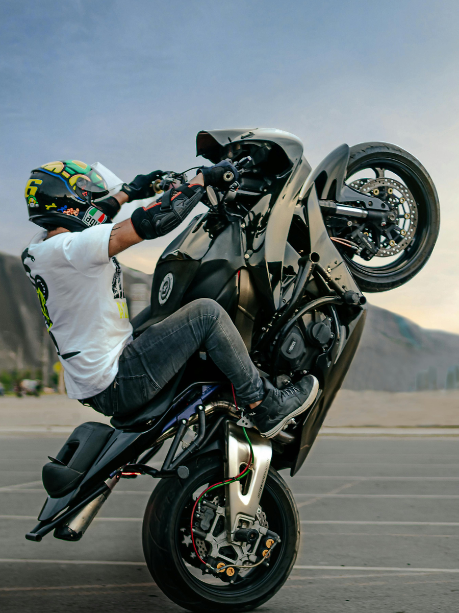 Top 5 High-Performance Stunt Bikes Under Rs 5 Lakh for Thrill Seekers ...