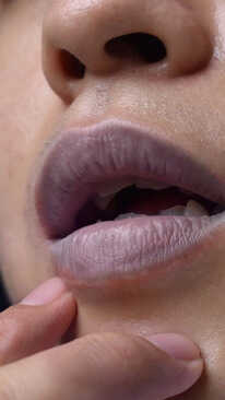 काले होंठों को छुटकारा दिलाएंगे ये बेस्ट Lip Balm