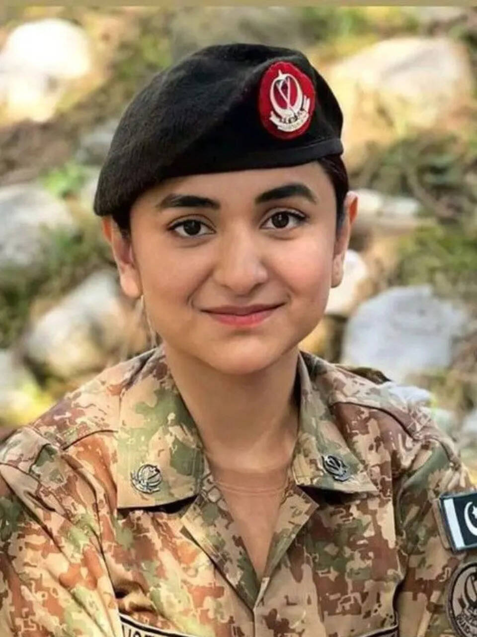 Issiq qiz yigitga minadi