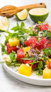 गर्मियों में क्या खाएं और क्या न खाएं