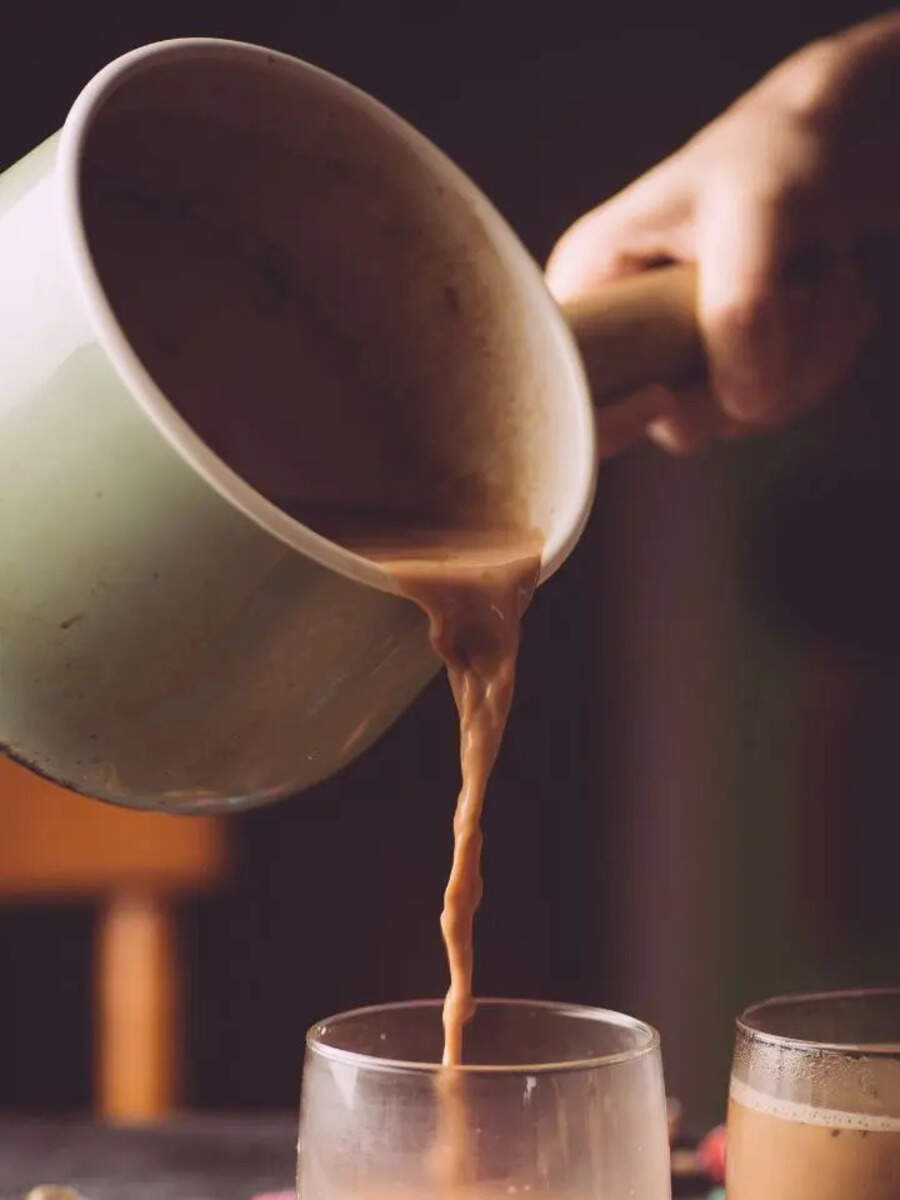  தேநீர் ஆறிப் போனால் மறுபடி சூடு செய்து குடிக்கலாமா? எவ்வளவு நேரத்தில் டீ கெட்டுப்போகும்? 