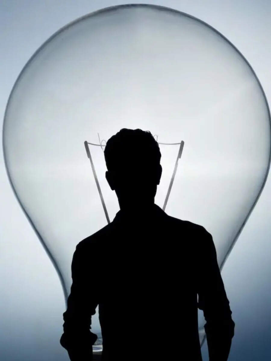  உளவியலின் படி, புத்திசாலிகள் ஒரு அறையில் ஏன் அமைதியாக இருக்கிறார்கள் தெரியுமா? 