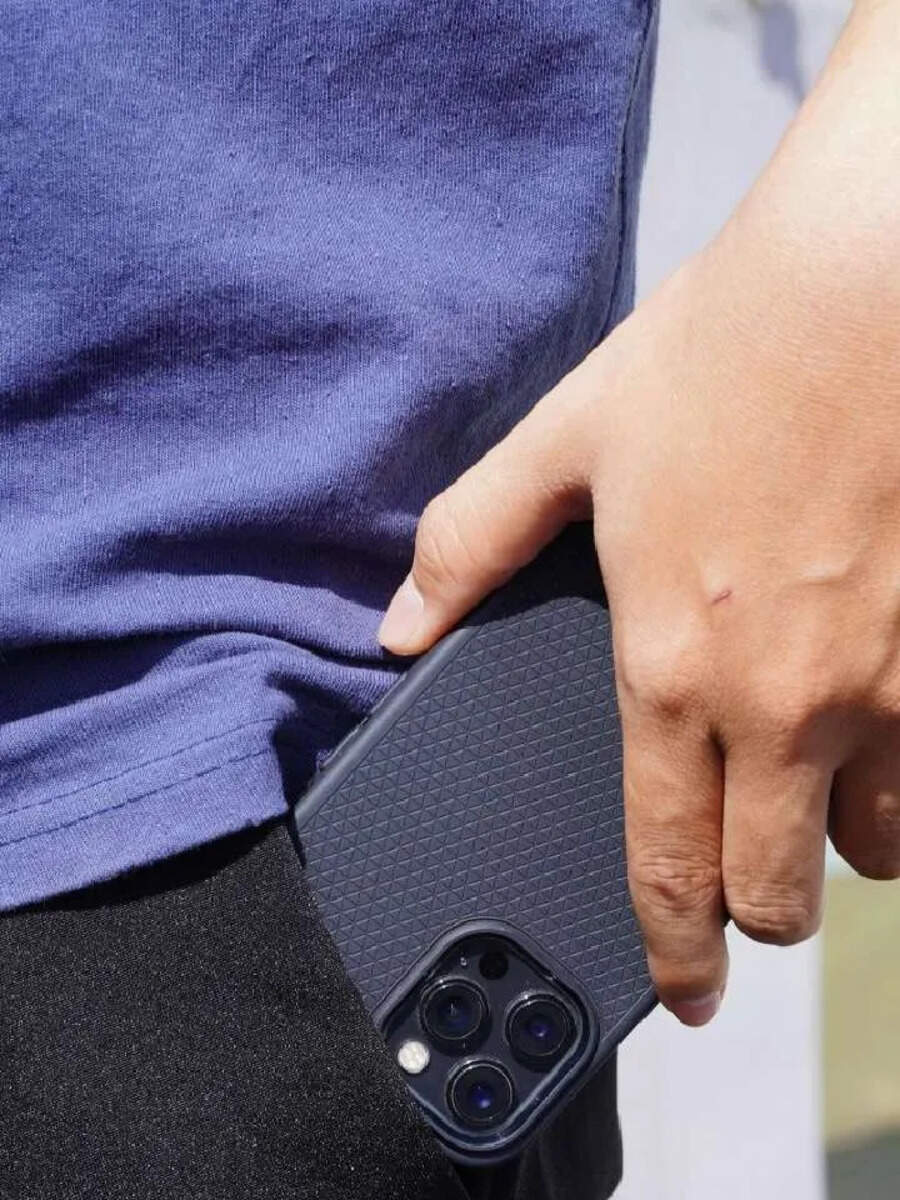  ஆண்களே, உங்க பேன்ட் பாக்கெட்டில் மொபைல் வைக்கறீங்களா? இந்த விஷயம் தெரிஞ்சிக்குங்க! 