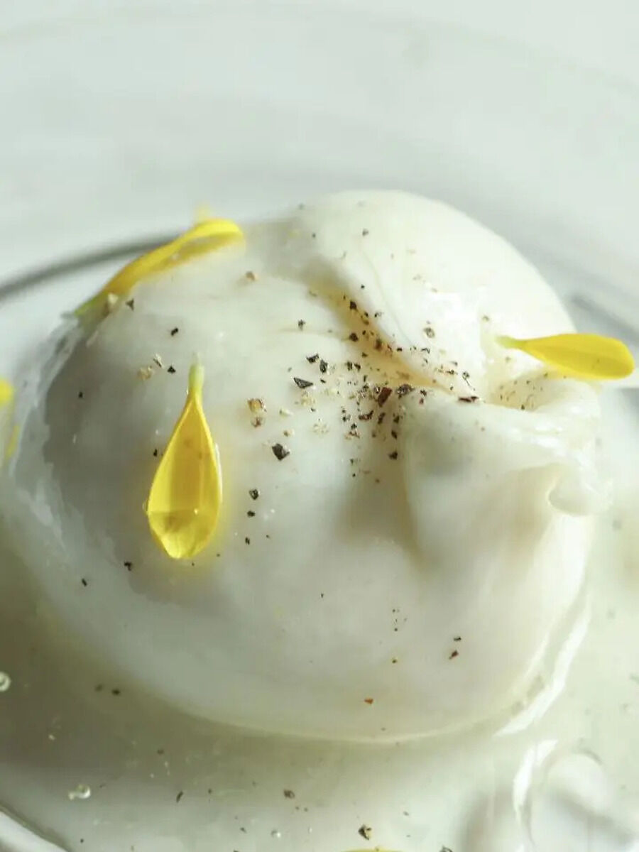 Guide to Preparing Homemade Creamy Burrata Cheese
