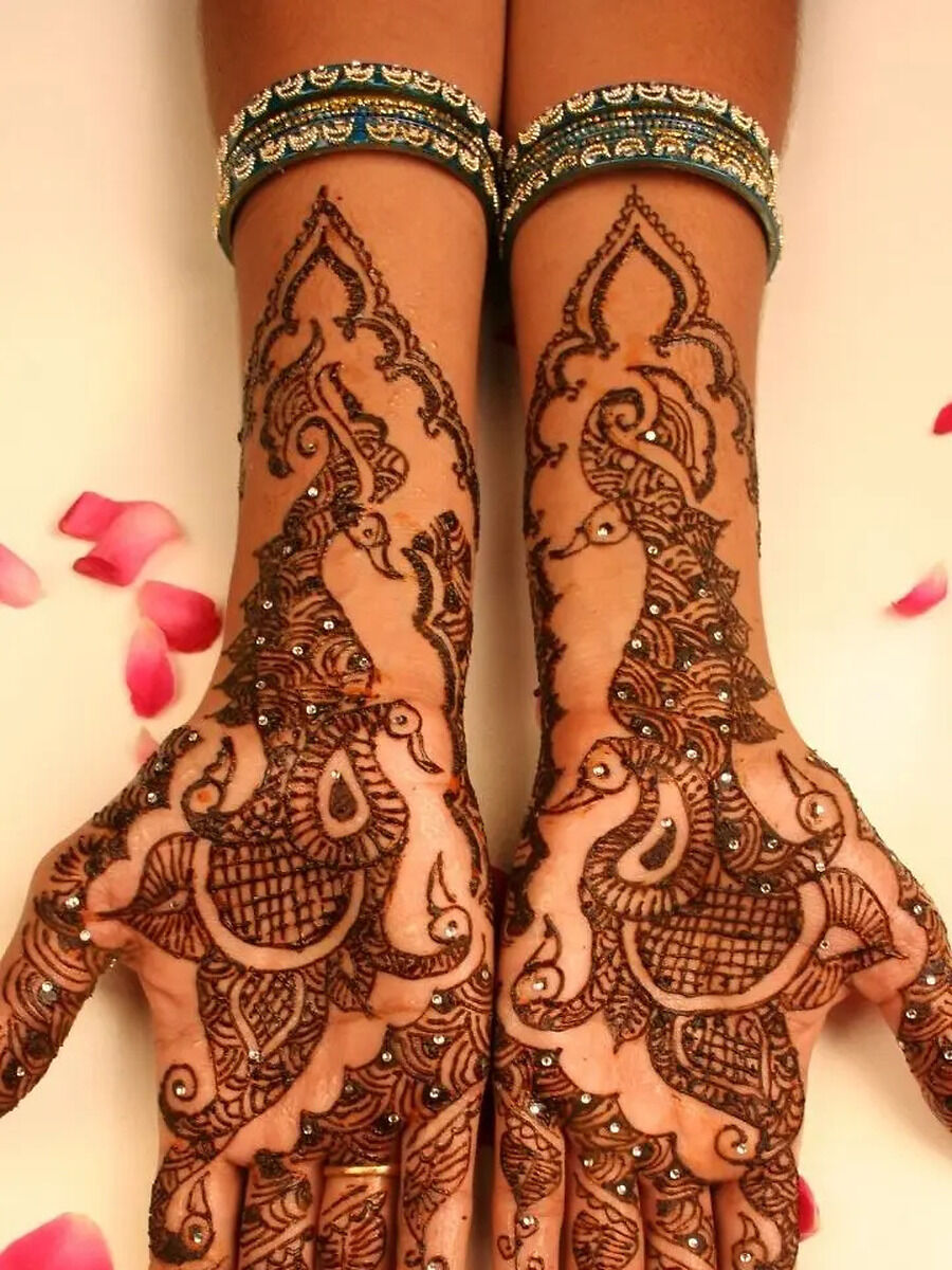 Mehndi Colour: ಕೈಗೆ ಹಾಕಿರೋ ಮೆಹಂದಿ ಗಾಢ ಬಣ್ಣ ಪಡೆಯಲು ಸಿಂಪಲ್‌ ಟಿಪ್ಸ್ ...