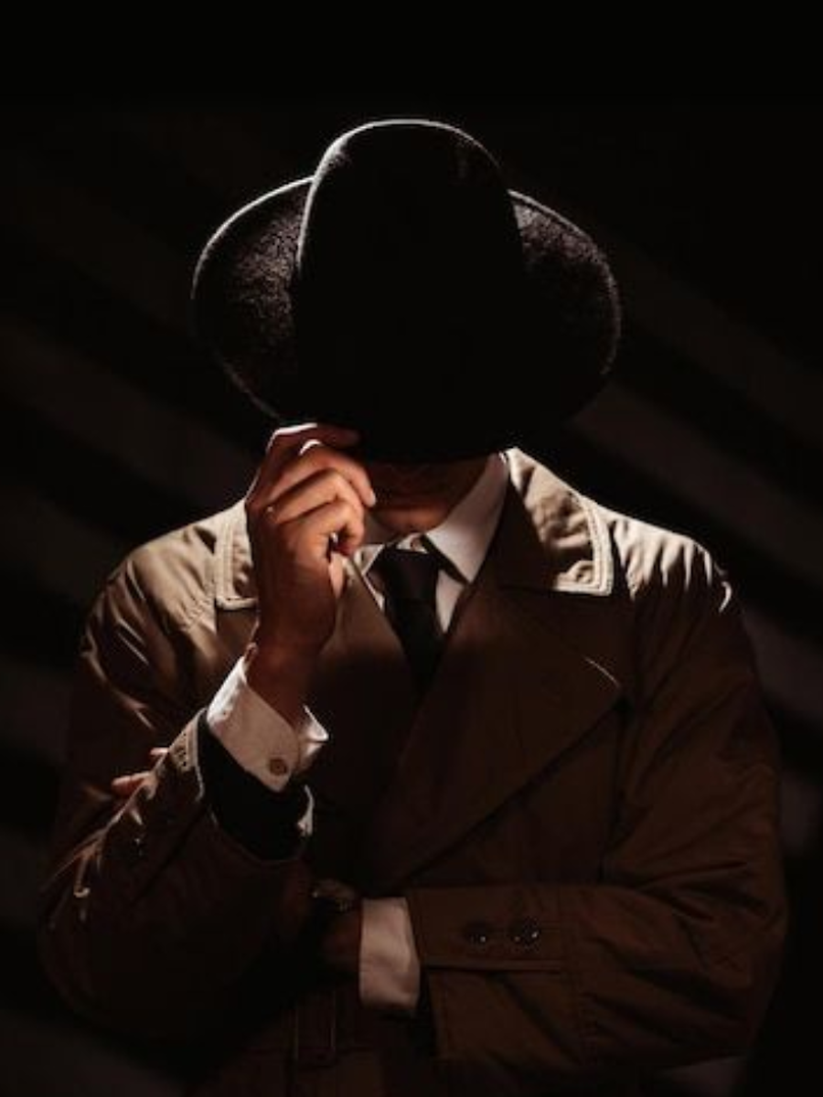 8 Subtle Body Language Signs To Become A Mysterious Person Without ...