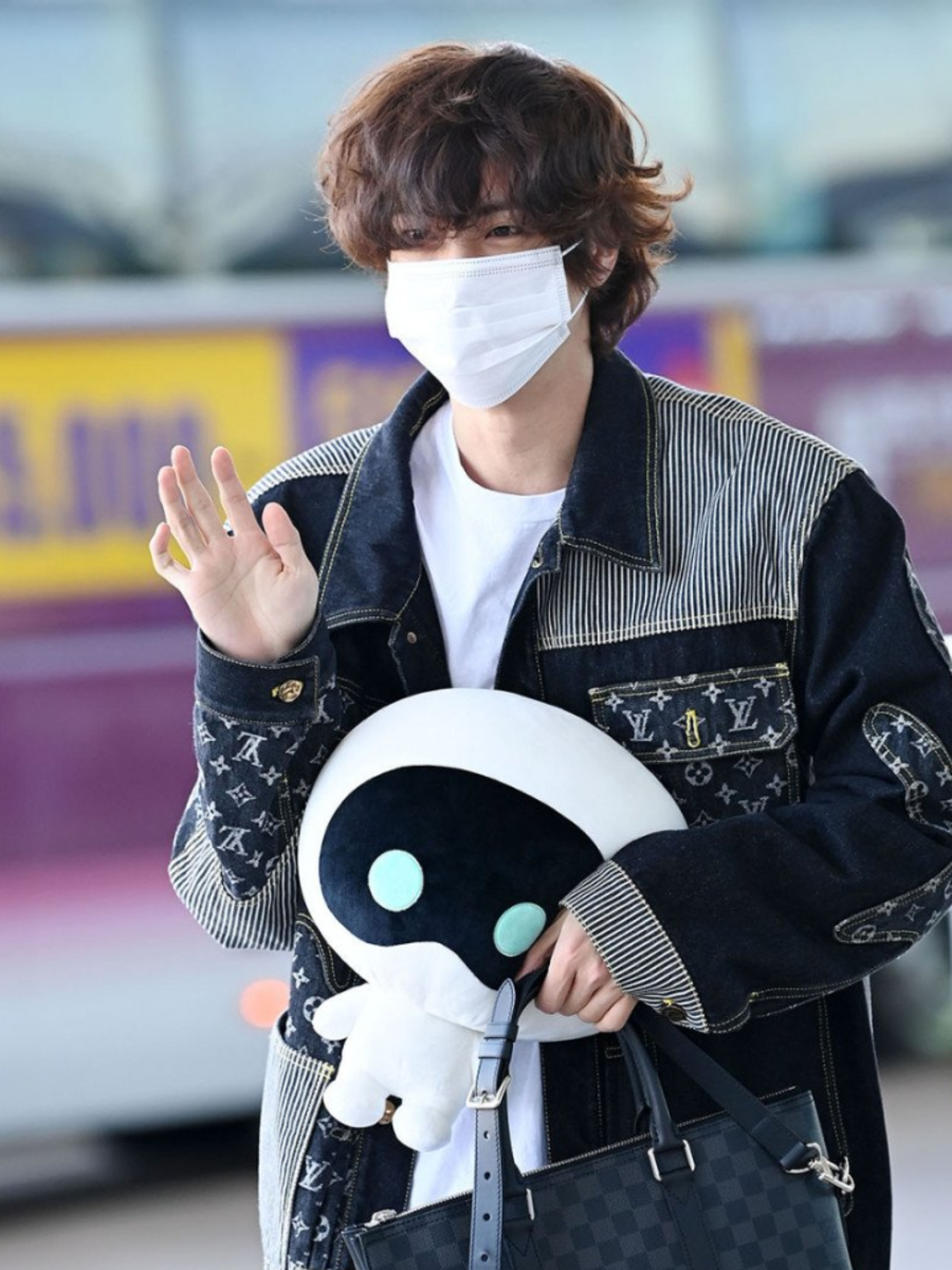 BTS HYBE INSIGHT RECODE 衣装 リュック JIN ジン RE;CODE x HYBE INSIGHT's Upcycled Bags from BTS Stage