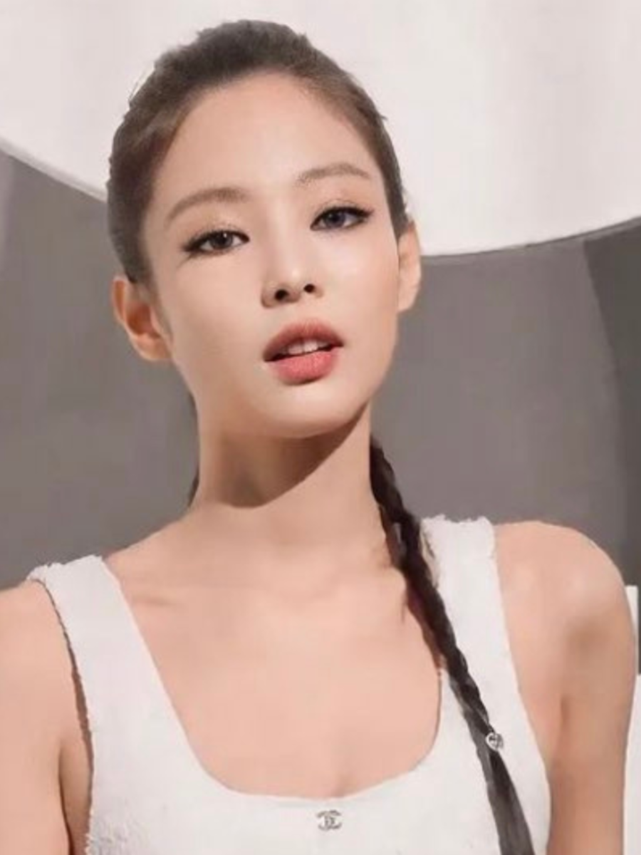 BLACKPINK's Jennie keeps it simple for Paris Fashion Week. Her quirky